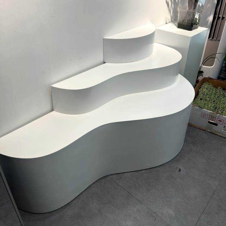 异形云朵展示柜 可移动鞋包陈列柜 河南人造板展台 中岛桌200cm