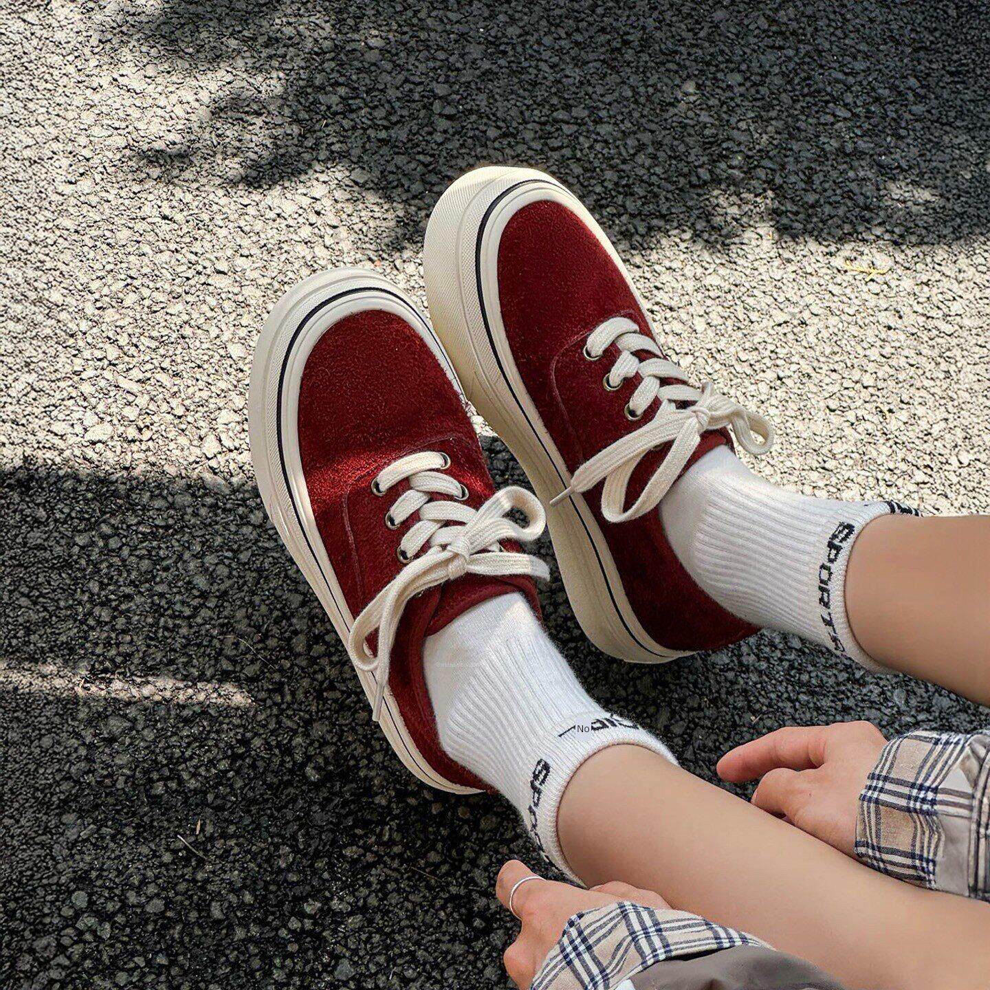 港风厚底增高百搭系带板鞋女2025秋冬新款轻便舒适时尚运动休闲鞋