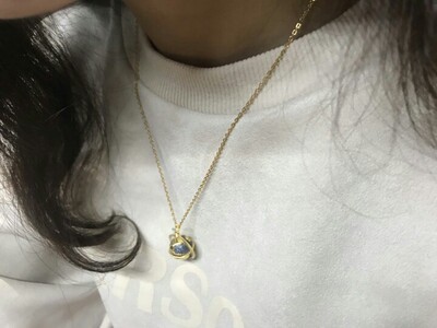 Farrah Donnah项链怎么样是真的吗？有实体店没有？