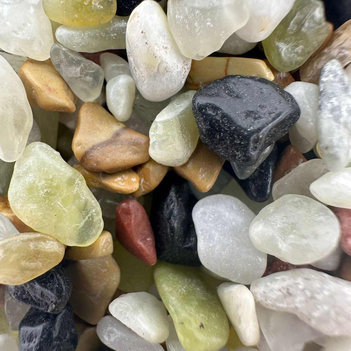 厂家批发五彩玉石子汗蒸房用小石子盆栽铺面水培鱼缸水族造景石头