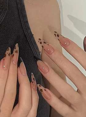 手工黑色豹纹穿戴甲中长款杏仁型法式美甲秋冬辣妹高级感小众显白