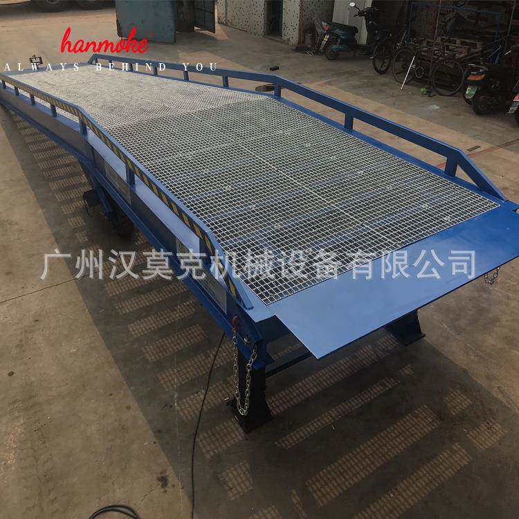 工厂鑫升电动液压登车桥出口款12吨登车桥卸货平台移动式产地货源