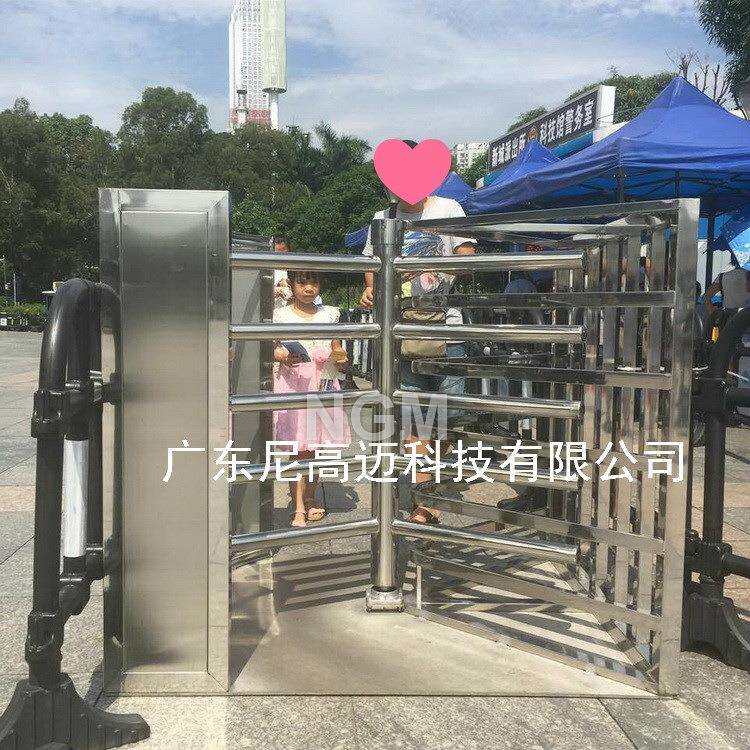 广西桂林火车站出口手动单向门陕西半高封闭单项不锈钢梳状旋转闸