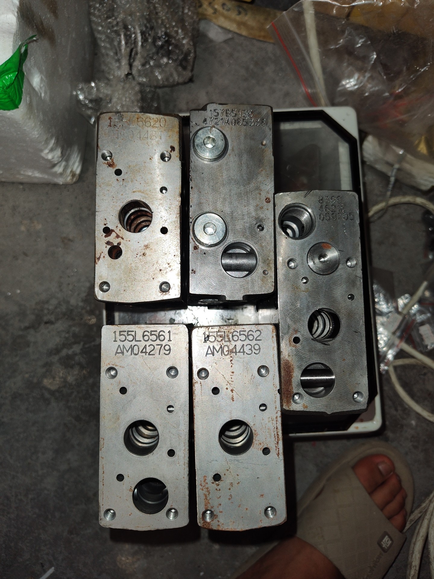 丹佛斯多路阀阀体，外观磕碰，4块价格，