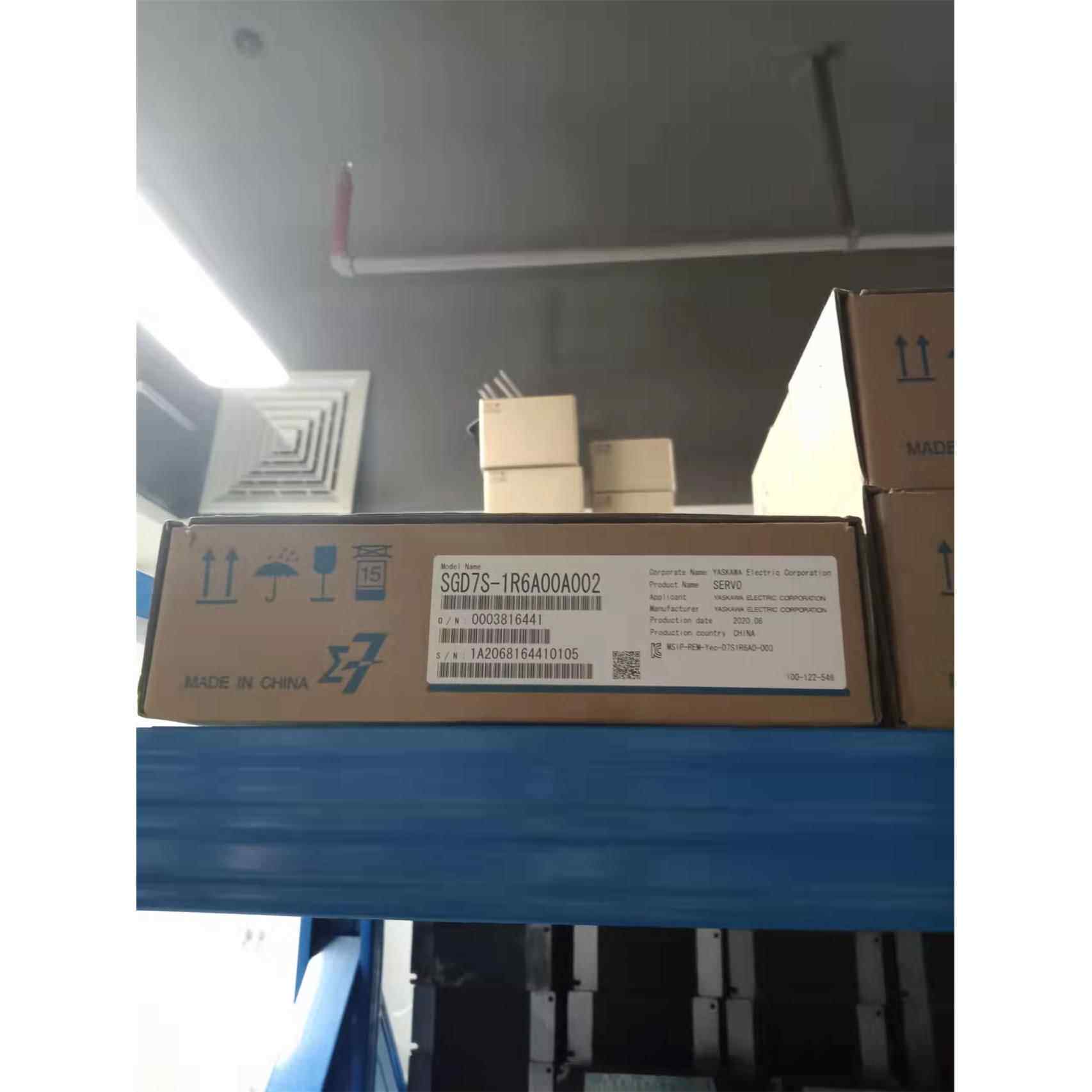 全新原装安川7系200w驱动器SGD7S-1R6A00A002现货质保一年议价
