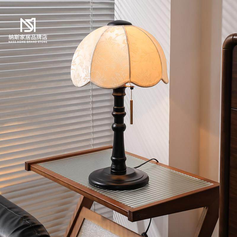 法式中古台灯卧室美式复古简约实木设计师客厅书房书桌装饰床头灯
