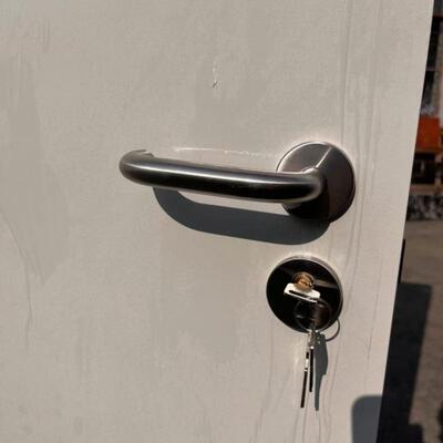 A款内开箱房门无门槛container door