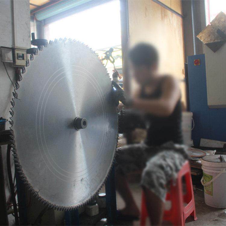 高端木工断料圆盘锯工厂可定做700800/900大直径木工硬质合金锯片