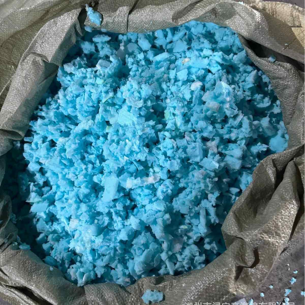 蓝记忆棉海凝色胶00020颗粒切粒枕芯填充物角泡沫边料打包
