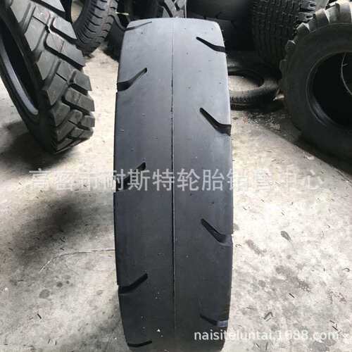 供应1400-24矿用铲运机光面L5S轮胎14.00-24质量