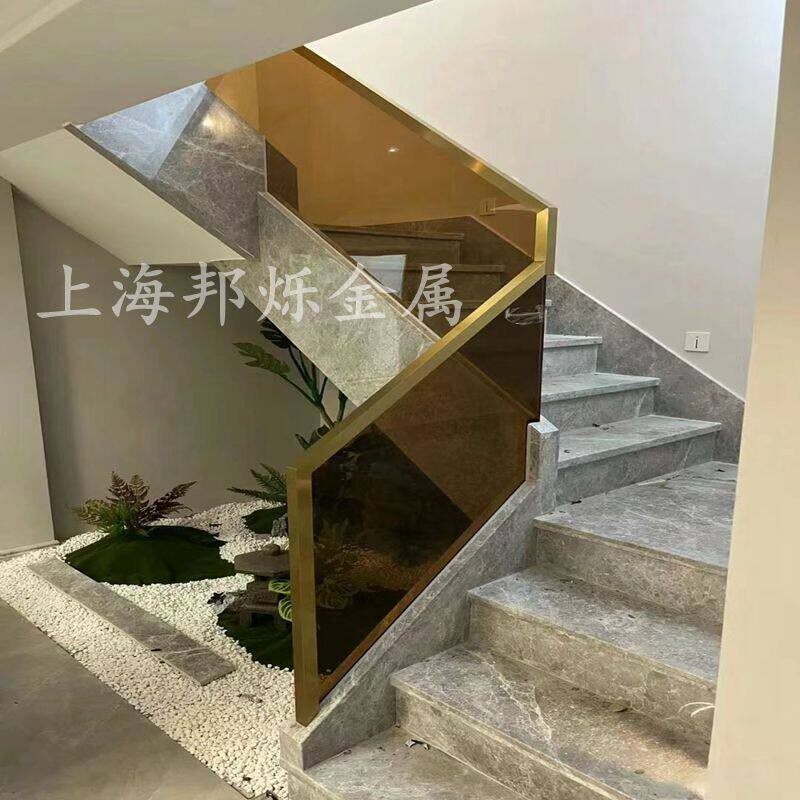 钢结构楼梯扶手定制不锈钢扶手侧挂钢板上海别墅家装玻璃护栏