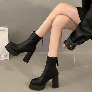 炸街黑色高跟短靴女2026秋季新款时尚甜酷风配裙子小个子增高靴子