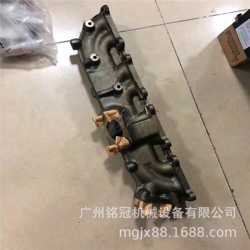 三一225 加藤820V 4M50发动机排气支管 挖掘机配件