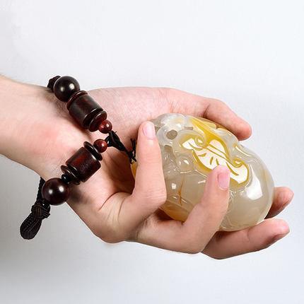 玉器工艺品玉石玛瑙玉髓手把件 巧雕玛瑙貔貅手把玩物带证书