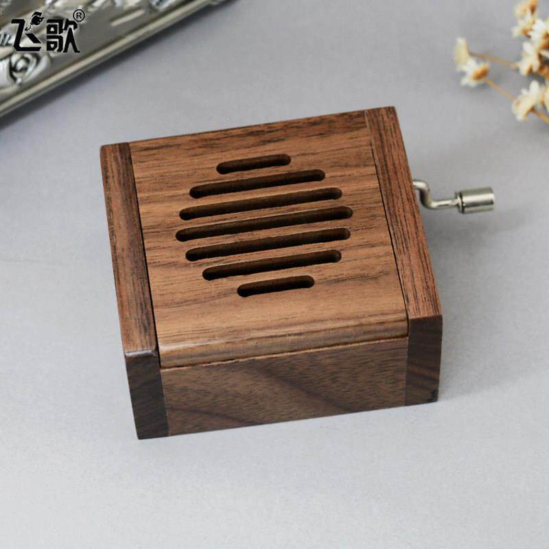 胡桃木手摇音乐盒覆古木质八音盒创意生日礼物天空之城送女生女友