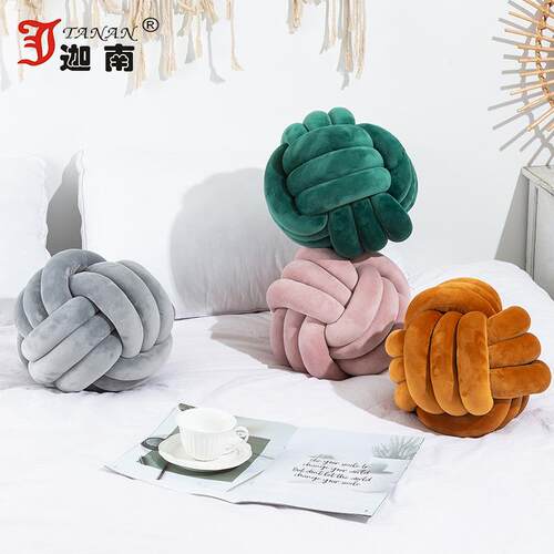 北欧抱枕三股绳球抱枕手工编织天鹅绒靠枕垫家用沙发飘窗垫坐垫