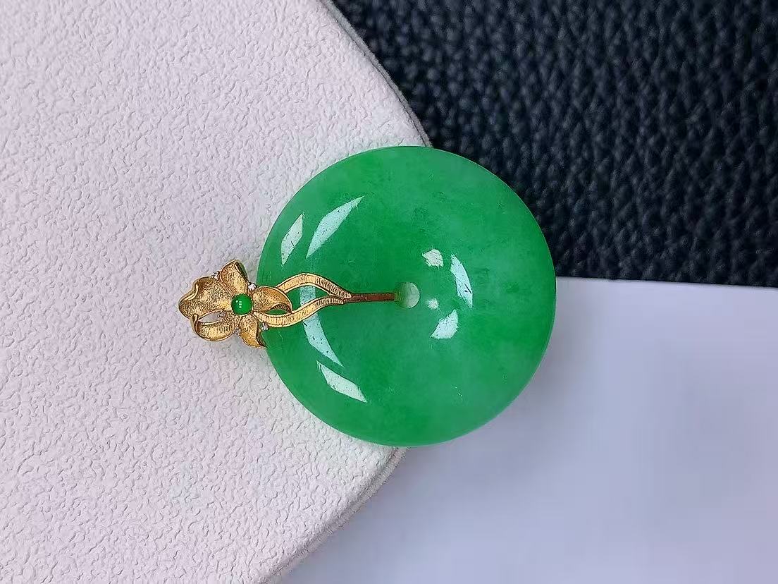 天然真品翡翠正品 水润细腻气质18k金镶嵌冰阳绿满阳色平安扣吊坠