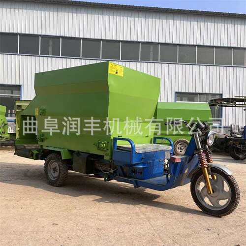 养殖场3方电动撒料车自动上料柴油投草车干湿稻草粉碎搅拌喂料机