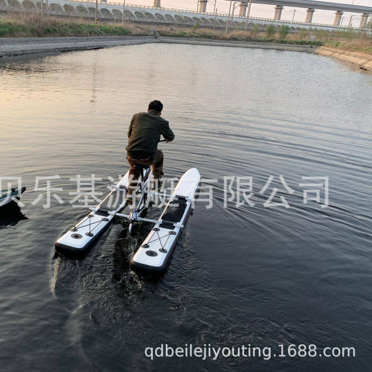 双人新款水上自行车水上游乐园娱乐脚踏船拉丝材料充气水上娱乐船