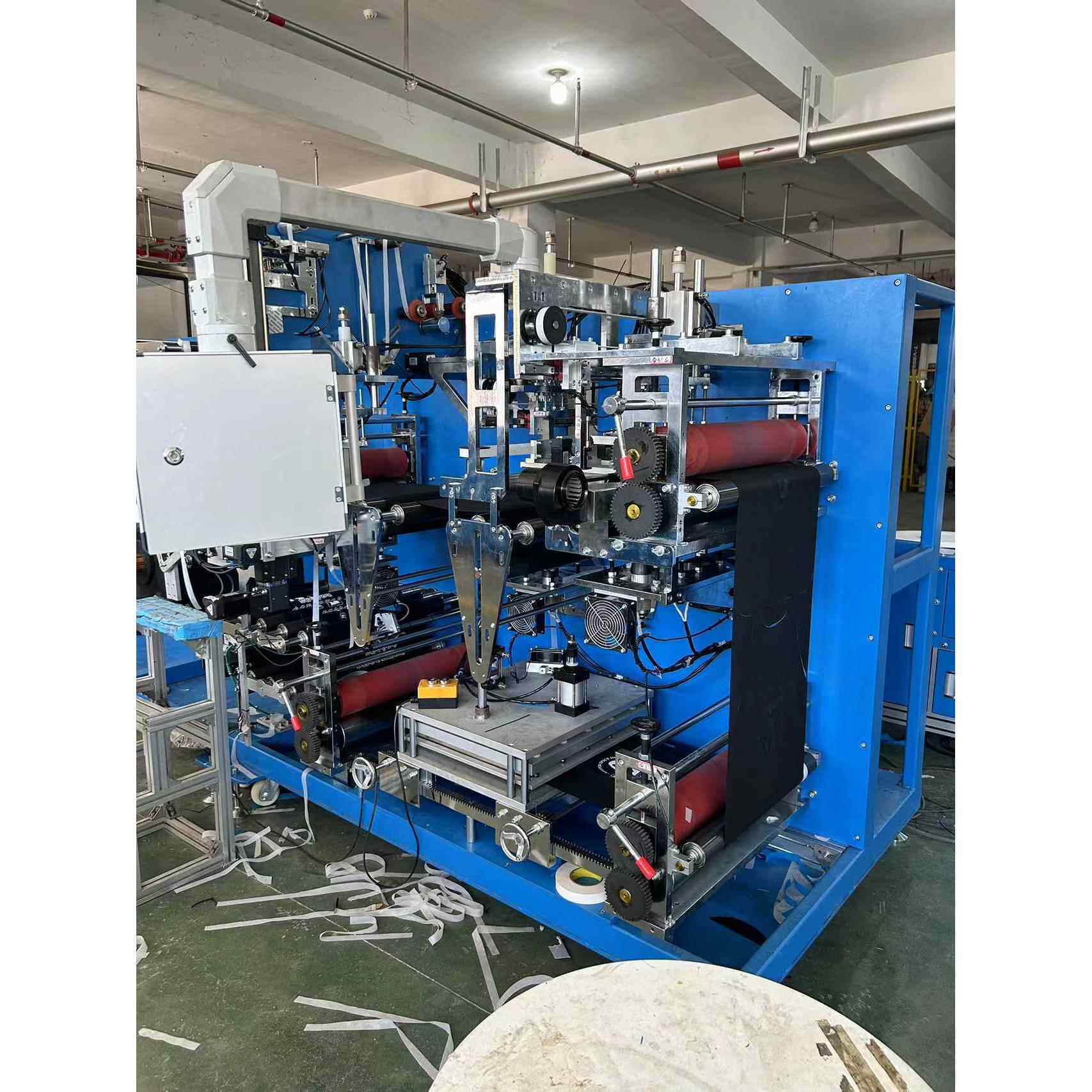 全自动一次性无纺布围裙机 全伺服无纺布绑带性能稳定结构坚固