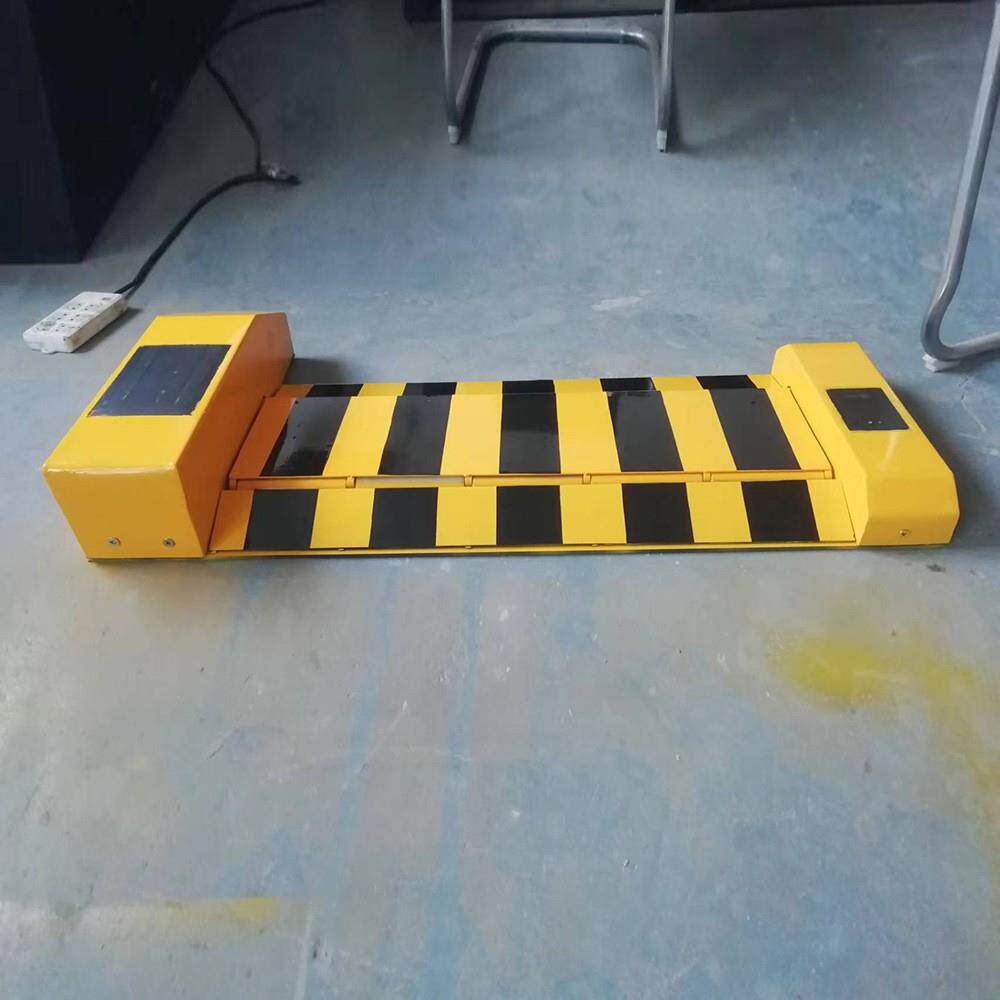 智能平板车位锁联网车位锁 路边停车专用锁太阳能供电翻版车位锁