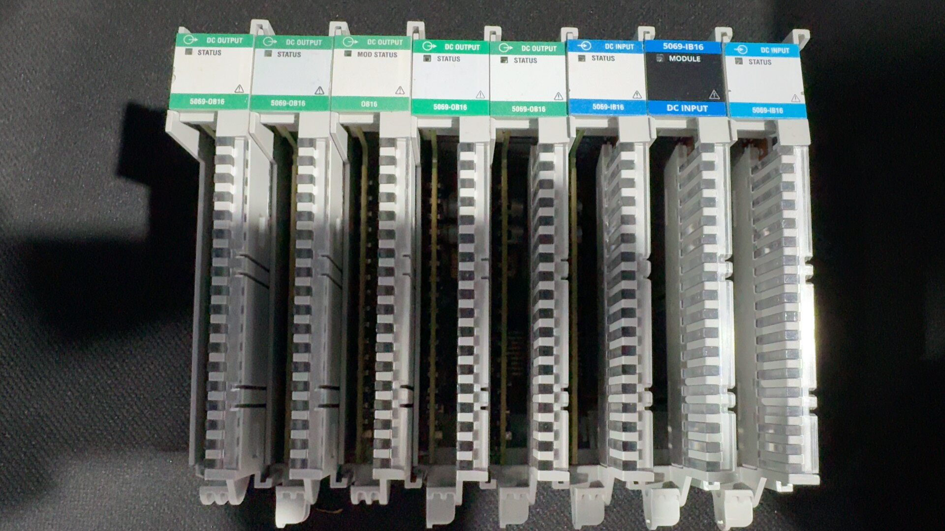 AB PLC模块5069-OB16，成色漂亮，功能正常。