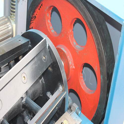 青州地毯剪切机实惠碳纤维粉碎机厂家