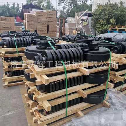 R215-9挖掘机涨紧油缸引导轮总成 支重轮 钩机R290-7履带板总成