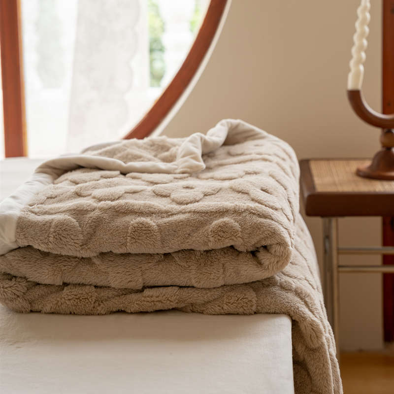 加厚雕花绒牛奶绒毛毯秋冬沙发盖毯纯色床上保暖毛绒床单盖被毯子