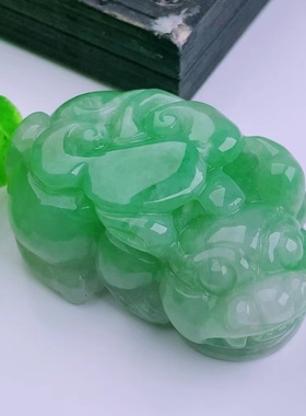 天然真品翡翠正品 冰水润细腻气质冰飘绿飘色精雕貔貅吊坠32.51g