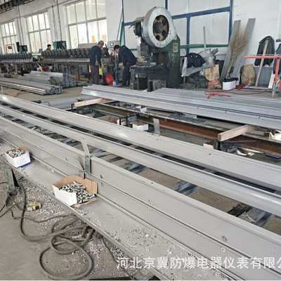 高分子电缆桥架晶须改性塑料模压内衬钢板复合PVC合金塑料桥架