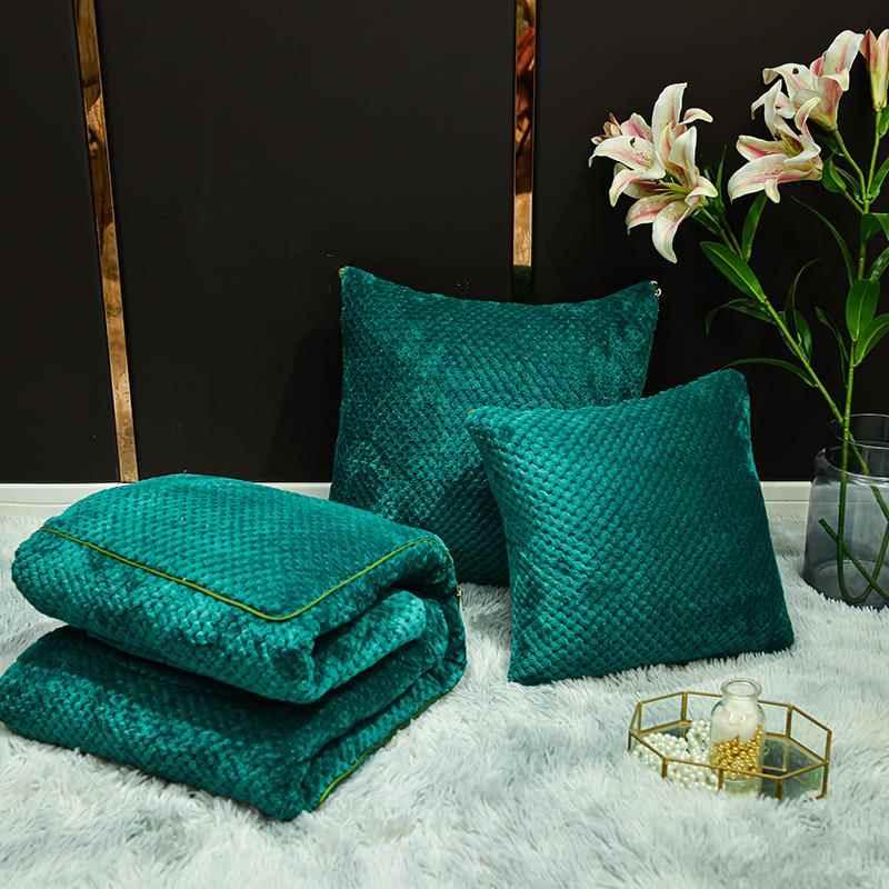 高档汽加厚保暖纯色抱枕公被子两用珊瑚靠绒毯小枕头车上垫办室午