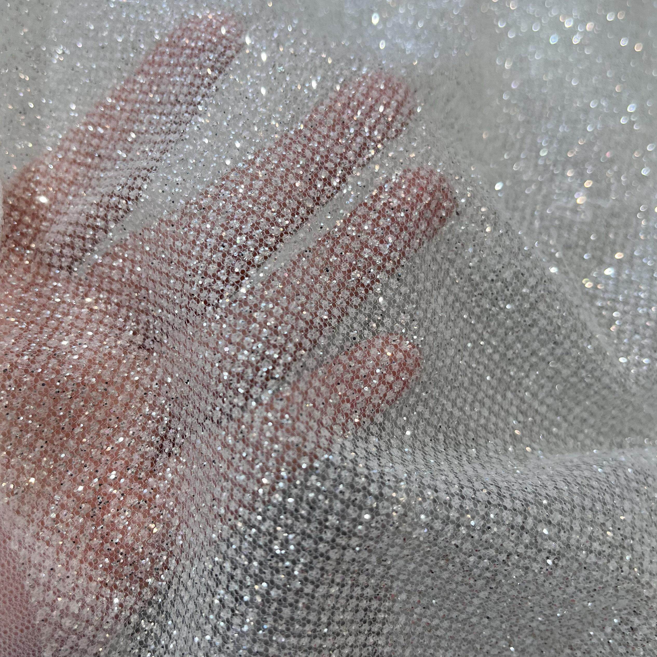 白色香槟亮起粉红色银亮片喷雾银网婚纱织物