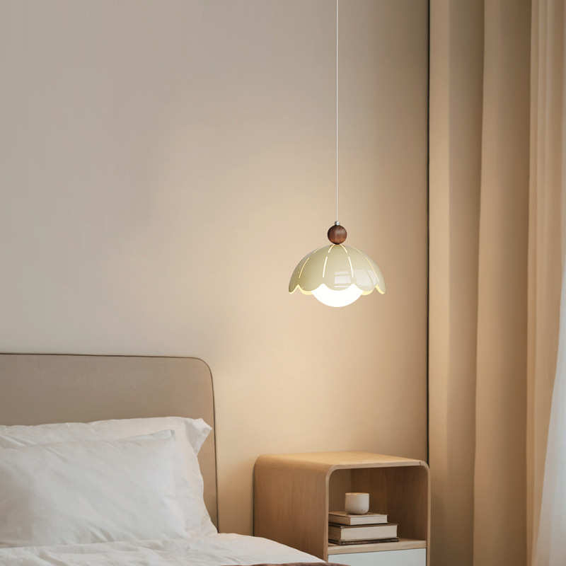 2025年新款蛋壳中古风卧室灯小吊灯小吸顶奶油风高级感玄关过道灯