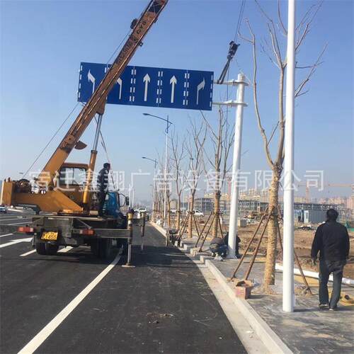 F型单立柱式道路指路标识交通标志牌铝牌停车场指引牌