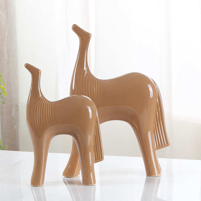 咖啡色房现代摆件抽象配饰陶瓷简约装装软马北欧儿童饰品创意