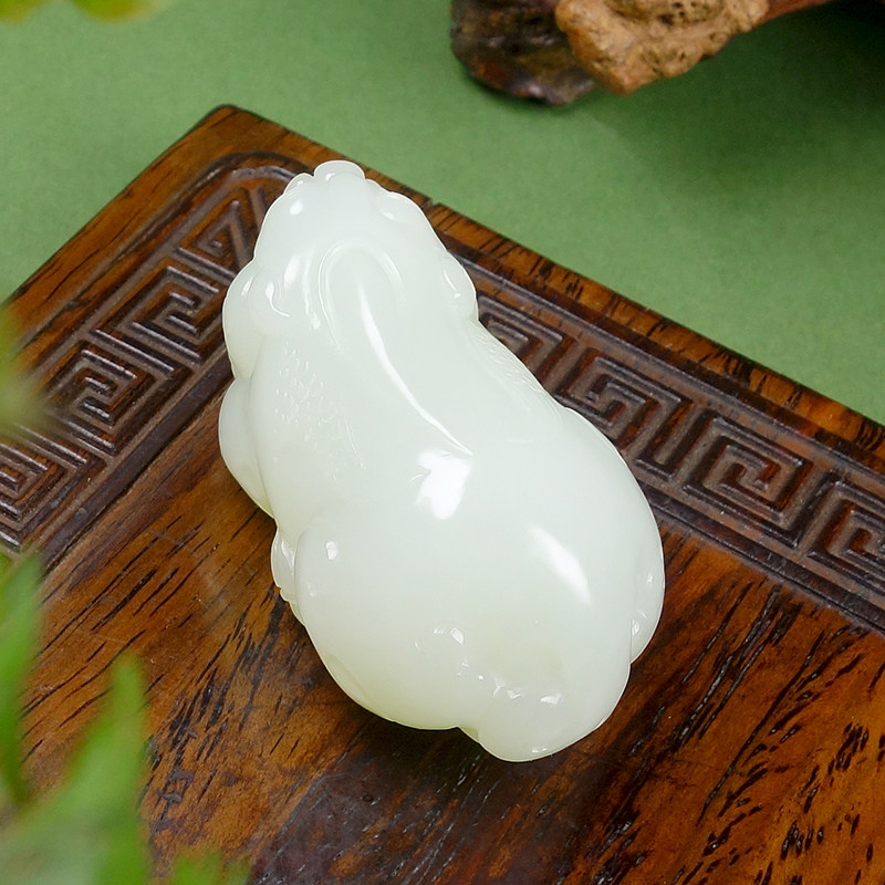 1寓意：招财纳福新疆和田玉白玉招财纳福貔貅手把件挂件66.17克