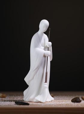 正品龙器 创意扫僧陶瓷人物摆件办公室艺客厅 玄关博古架地小装饰