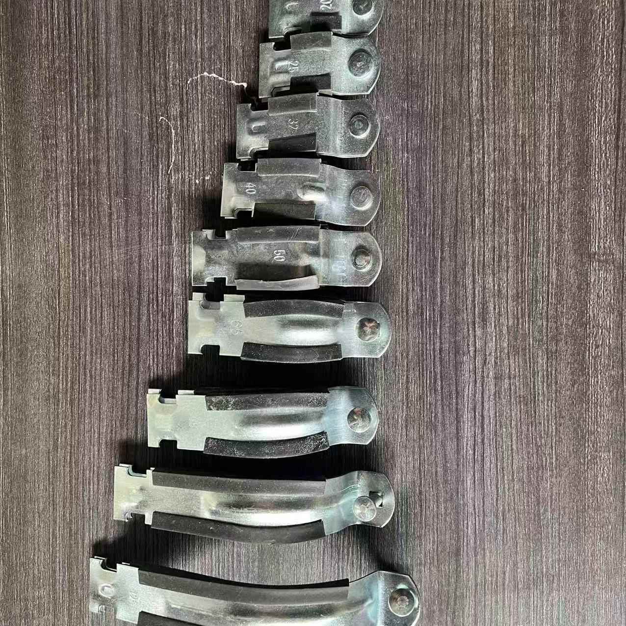 镀锌P型管卡C型钢配件管卡抱箍管卡P型卡塑料衬套绝缘胶皮管卡