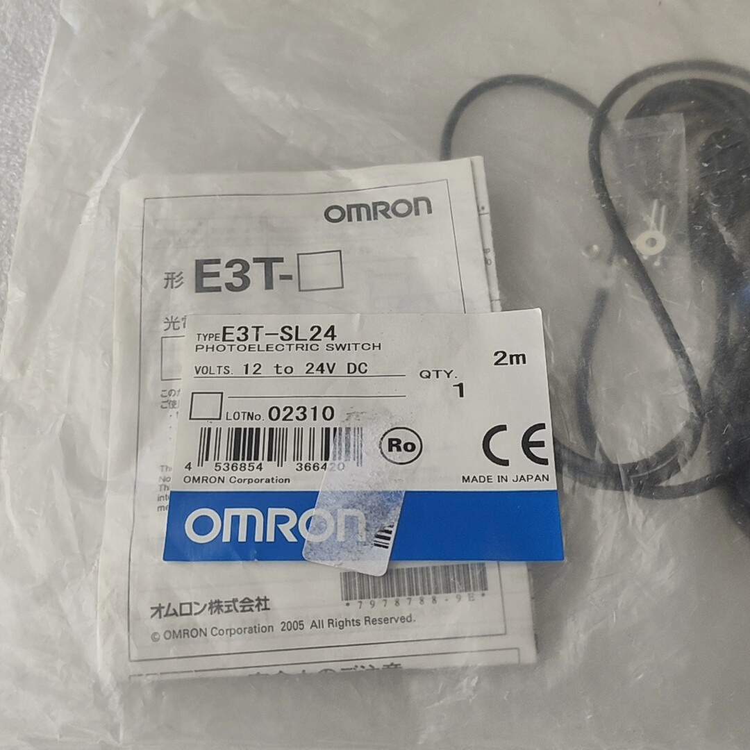 欧姆龙光电传感器E3T-SL24，电压12-24V DC，线