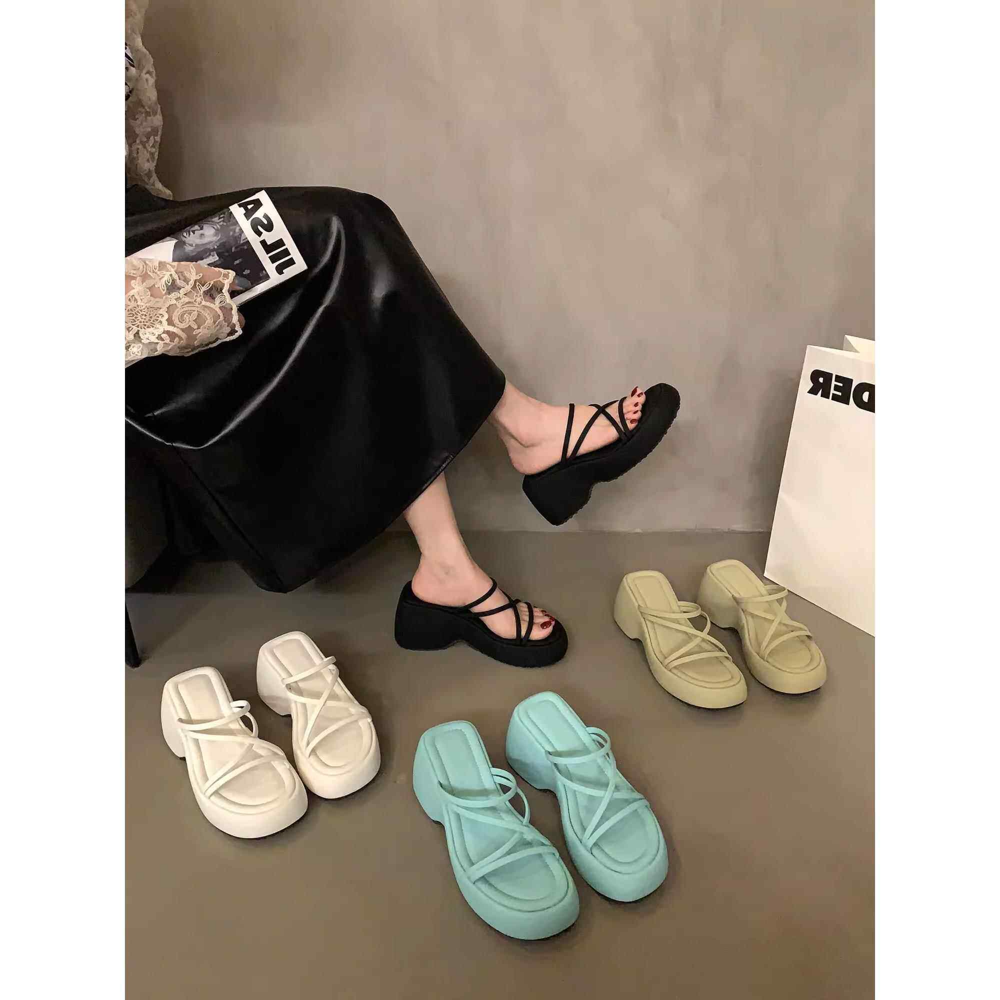 香港厚底松糕黑色凉拖鞋女外穿夏季2024新款增高法式晚风罗马凉鞋