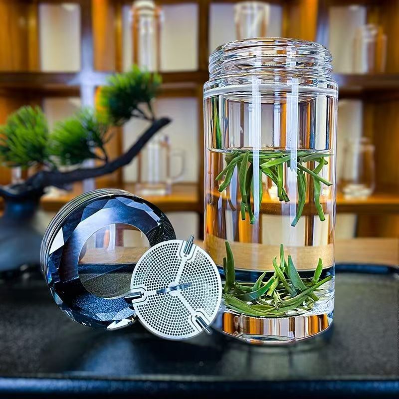 东海原矿原石水晶杯老师傅打磨高档车载办公杯机器切割水晶玻璃杯