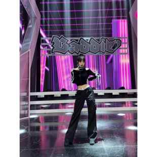 Ive女团张元 演唱制服黑色露肩长袖 爵士舞台表演成人Hip 英同风格