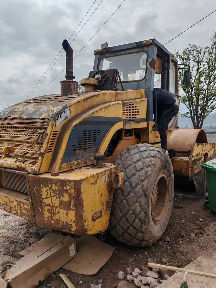 1月24日重庆龙工LG520B型振动压路机功能正常（出价即进入倒计时）网络拍卖公告