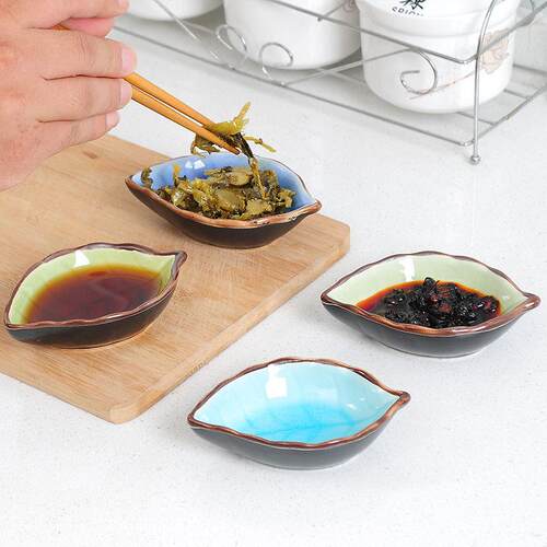 Leaf-shaped ceramic condiment dish, versatile kitchen season