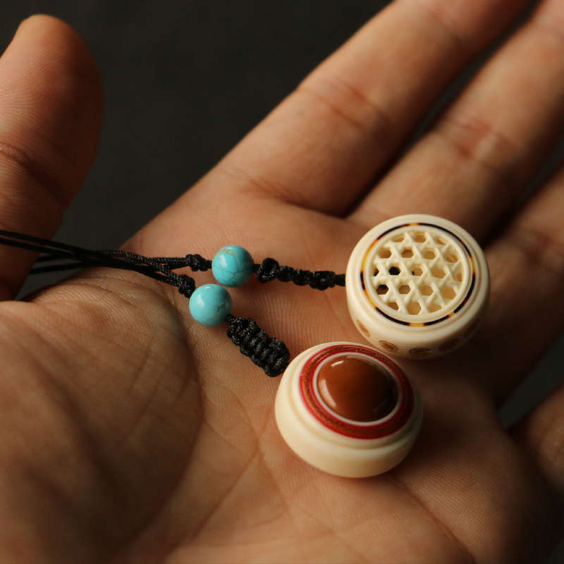 沪上海派精工镶嵌制作猛犸牙直径2厘米香囊手机钥匙挂件把件