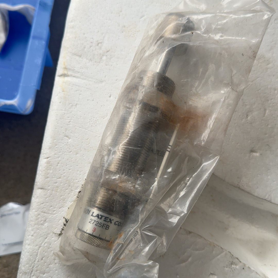 全新 富士不二缓冲器 2725FB  数量3个，D4