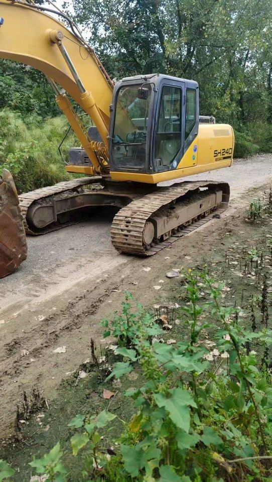 1月5日黔东南苗族侗族自治州住友建机SH240-5型履带式液压挖掘机一台（出价即进入倒计时）网络拍卖公告