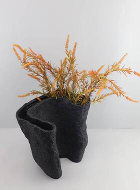 现代简约黑色树脂蜂窝U形花器摆件客厅茶几玄关样板房家居装饰品