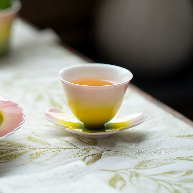 弥言创意渐变茶杯带杯垫家用陶瓷品茗杯套装功夫茶具主人杯不烫手